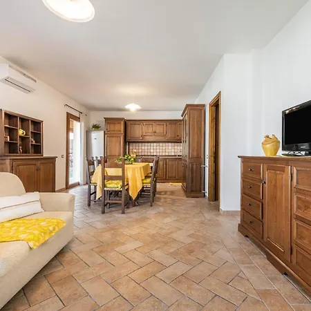 Nyaraló Girasole Pula